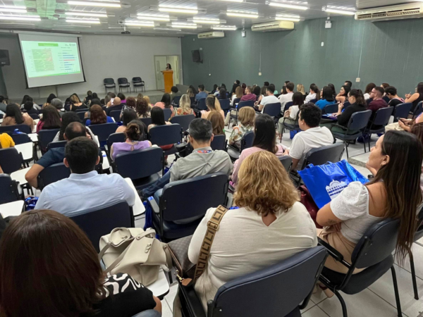 Hospital São José destaca assistência a pessoas vivendo com HIV/aids na 16ª Jornada Científica da instituição