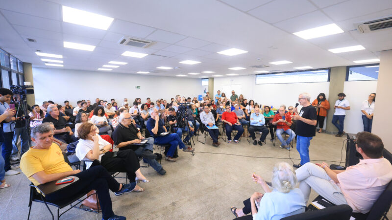 Frei Xavier compartilha convivência com Frei Tito na França em evento na Alece