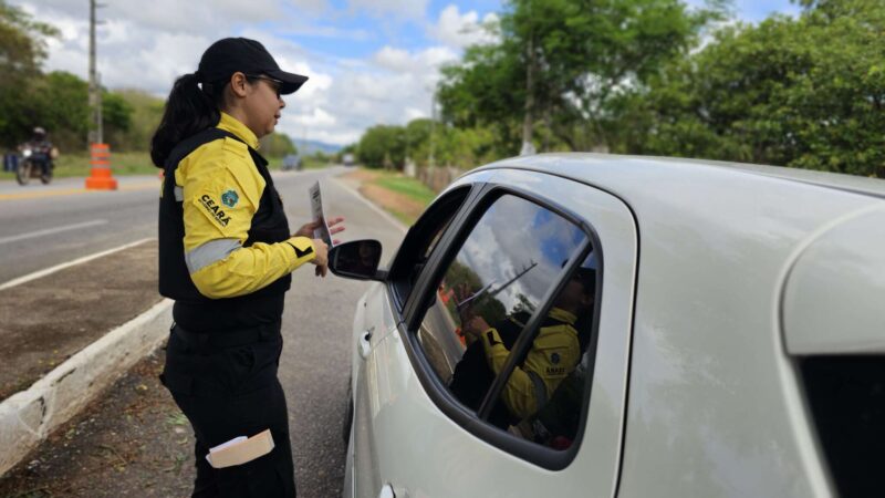 Detran-CE orienta condutores na CE-356 sobre riscos do excesso de velocidade