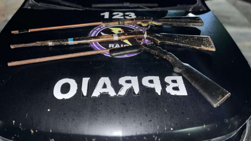 Suspeito é preso em flagrante e três espingardas são apreendidas pela PMCE em Poranga