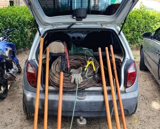 PMCE apreende 14 rolos de fios elétricos e prende trio suspeito do furto em Beberibe
