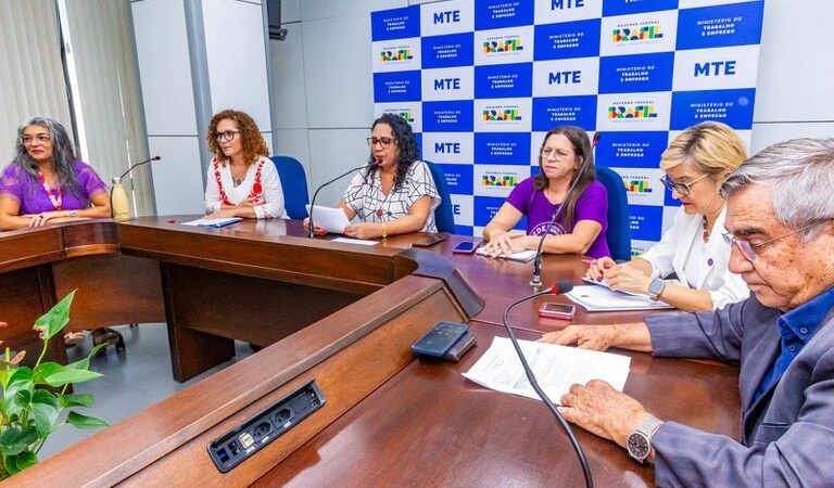 Mulheres são 70% da força de trabalho na economia solidária mundial, diz Gilberto Carvalho