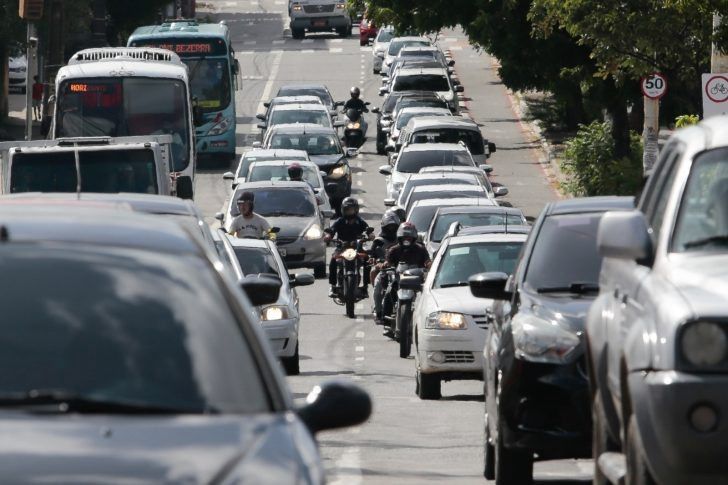 Licenciamento de veículos automotores com placas final 2 vence nesta quinta-feira (10)