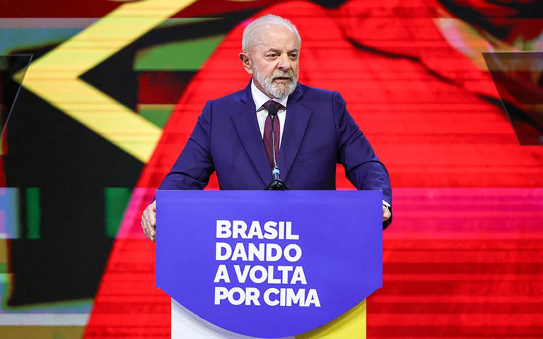 Brasil não abre mão da soberania e defenderá suas empresas e trabalhadores, diz Lula