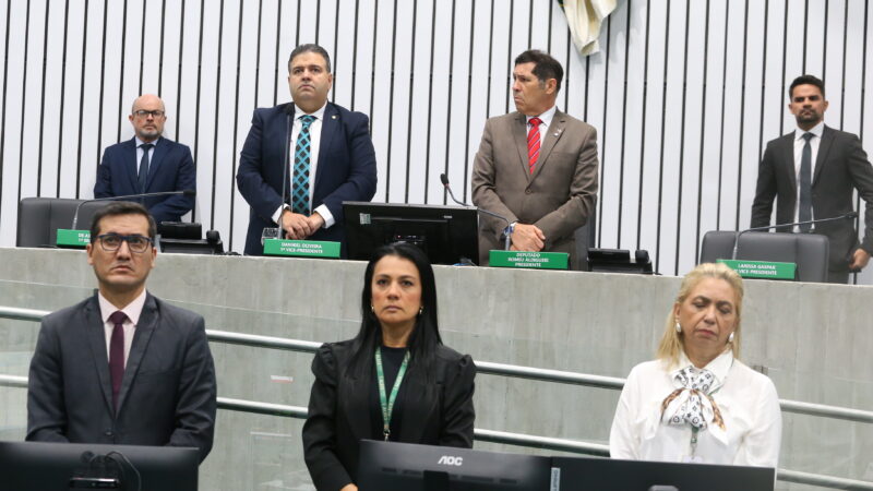 Alece presta um minuto de silêncio à ex-vereadora Nelba Fortaleza