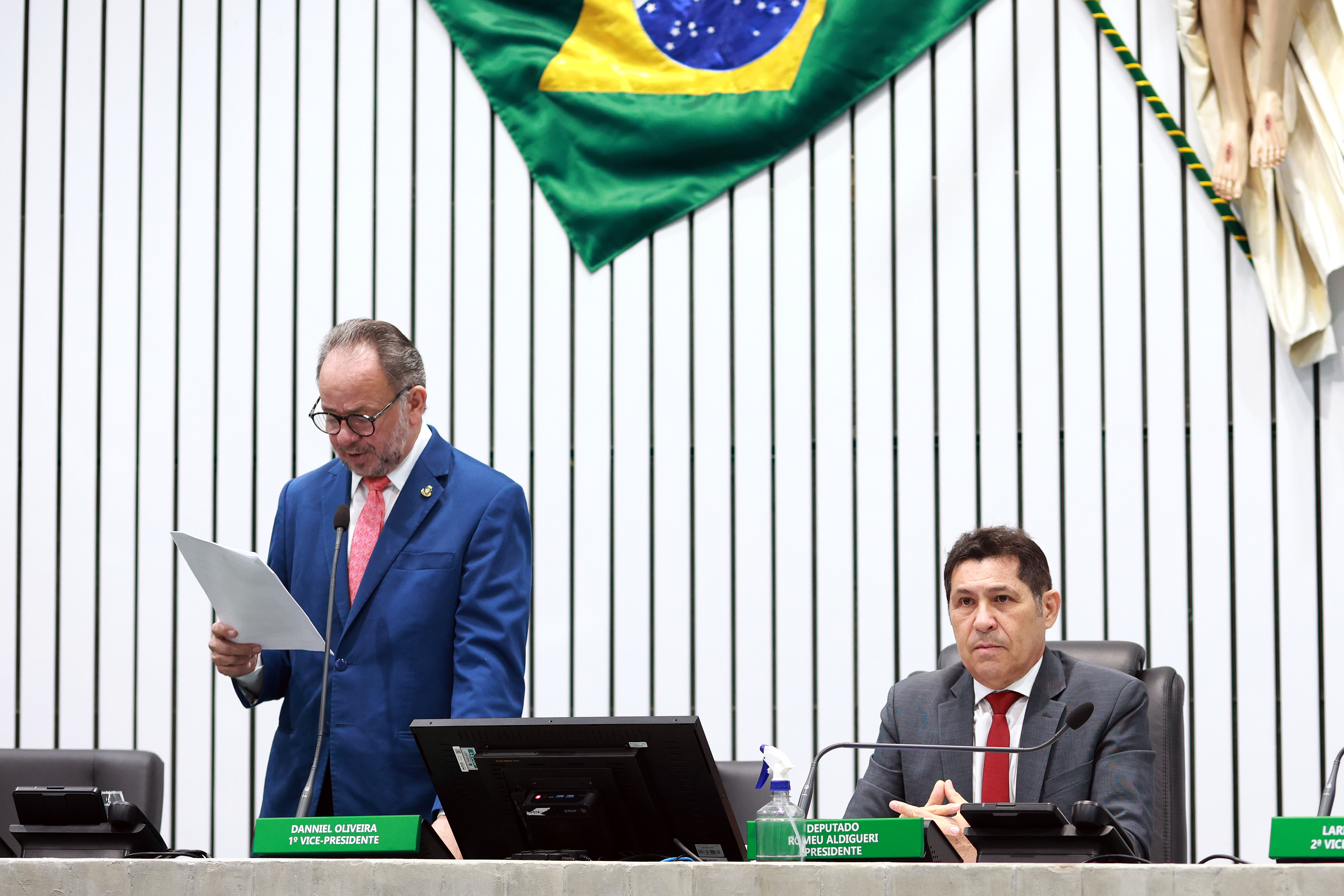 Onze projetos de parlamentares começam a tramitar na Alece nesta quinta
