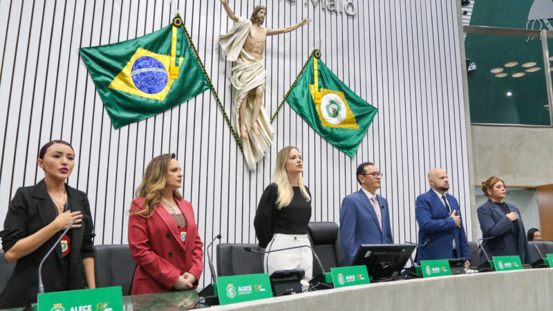Alece reafirma compromisso com profissionais de estética e beleza em sessão solene