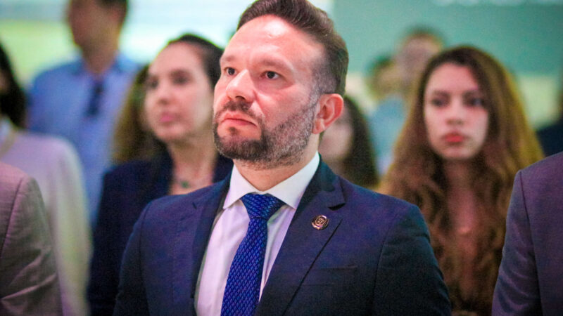 Alece entrega Título de Cidadão Cearense a Leonardo Barreto em sessão solene nesta sexta