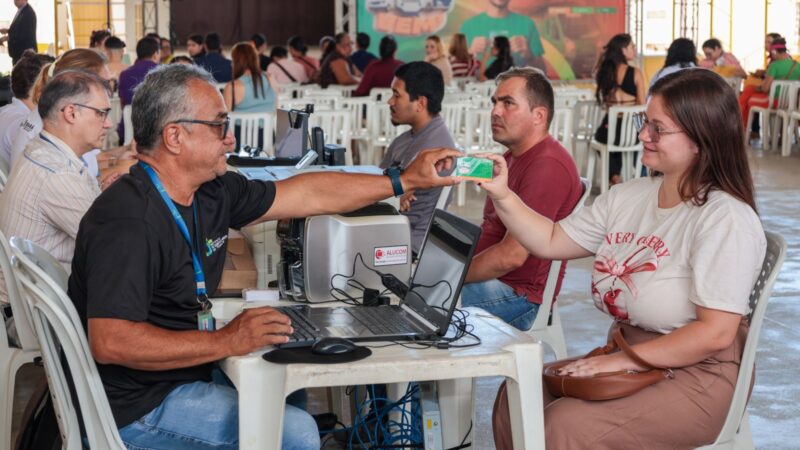 População de Cascavel recebe Caravana do VaiVem Trabalhador