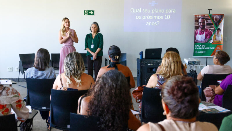 Mulheres empreendedoras participam de capacitação na Alece