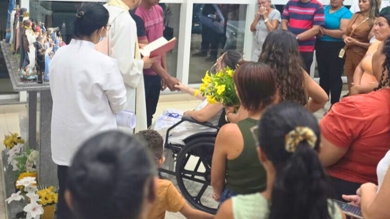 Paciente internada no Hospital Regional do Cariri realiza sonho do casamento