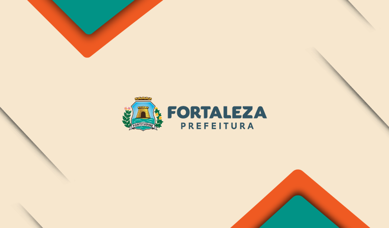 Prefeitura de Fortaleza encerra Outubro Rosa com doação de mais de 800 lenços a mulheres em tratamento contra o câncer