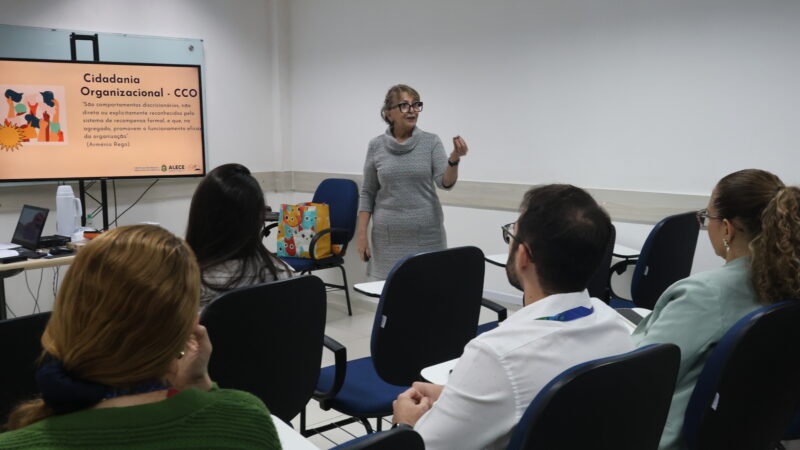 Alece promove oficina sobre ambiente organizacional para servidores da Cagece