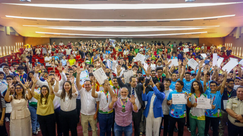 Estudantes da rede pública são premiados por desempenho na OBMEP