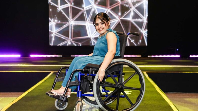 Ceará Moda Acessível celebra diversidade na passarela e destaca avanços em roupas pensadas para pessoas com deficiência