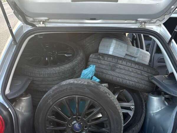 Dupla suspeita de furtar pneus é presa pela PMCE em Aquiraz