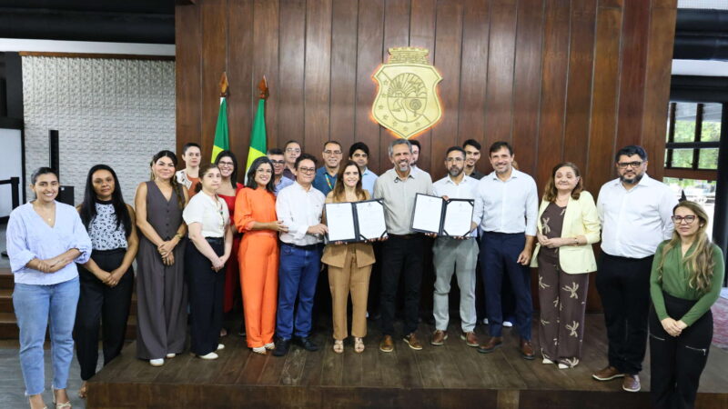 Governador Elmano de Freitas autoriza concurso público para 2 mil cargos de professores da rede estadual