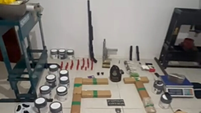 PMCE prende em flagrante suspeito portando de arma de fogo em Maracanaú e apreende diversos materiais ilícitos