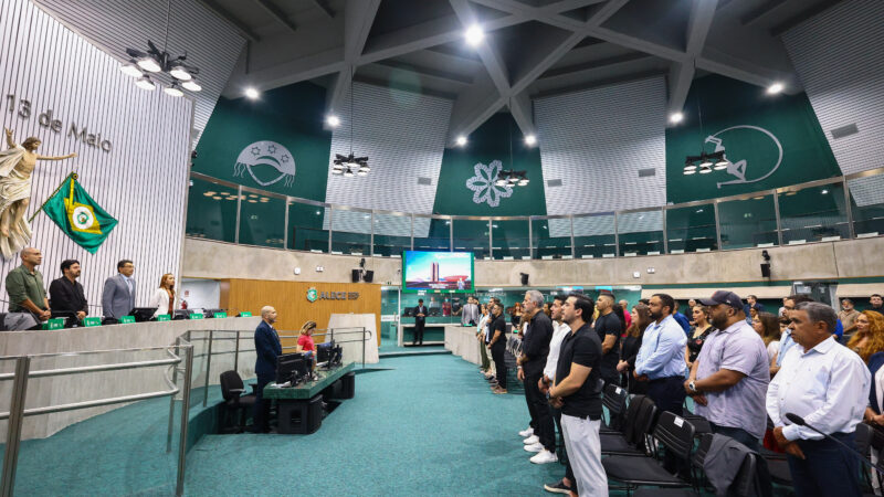 Fotógrafos cearenses são homenageados em sessão solene na Alece