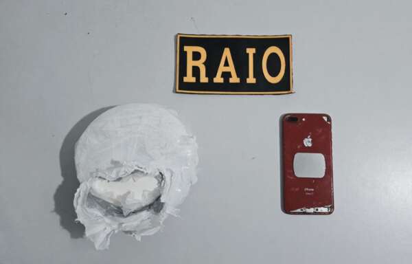 Policiais militares prendem suspeito e apreendem tablete de cocaína em Aracati