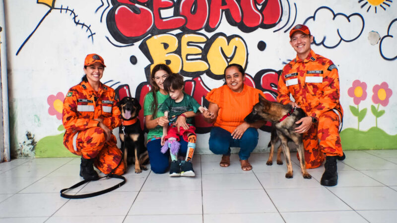 Entre patas e afetos: projeto do CBMCE transforma rotina de pessoas com Síndrome de Down