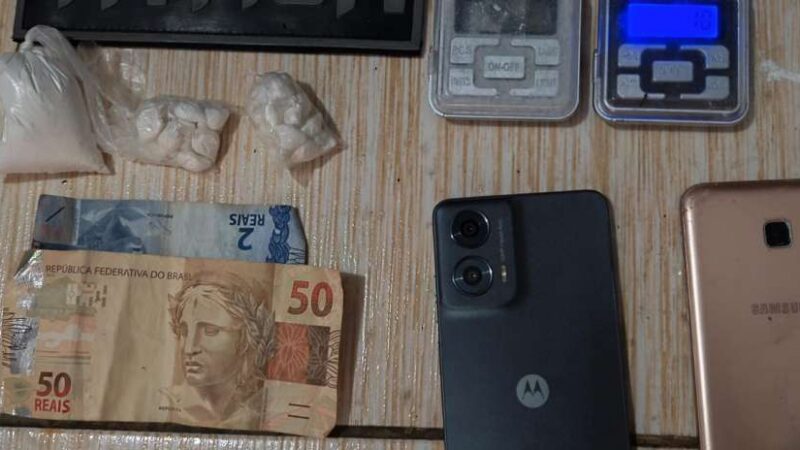 Polícia Militar prende suspeito e apreende drogas no Antônio Bezerra