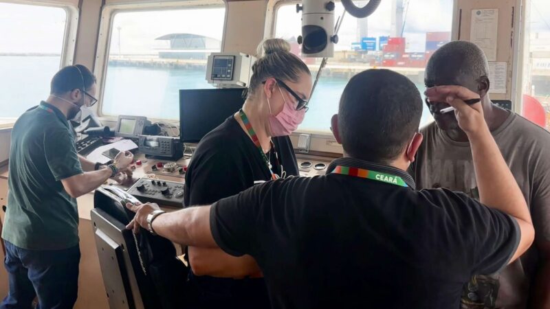 Sedih realiza atendimento humanizado para tripulação de navio africano que estava à deriva há quase dois meses