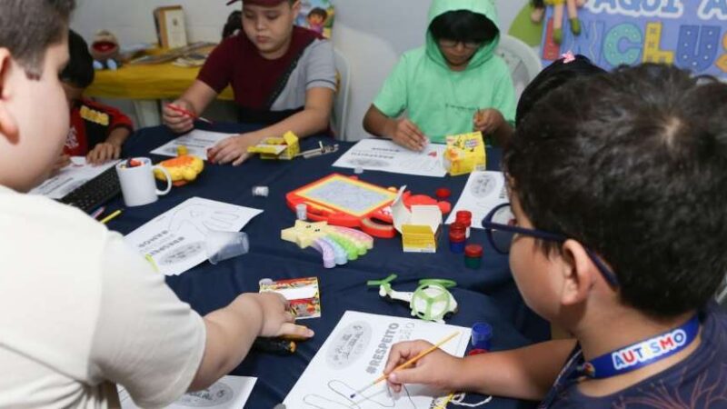 Toque, escuta e cuidado: painel sensorial amplia acolhimento a crianças atípicas na Vila Social do Canindezinho