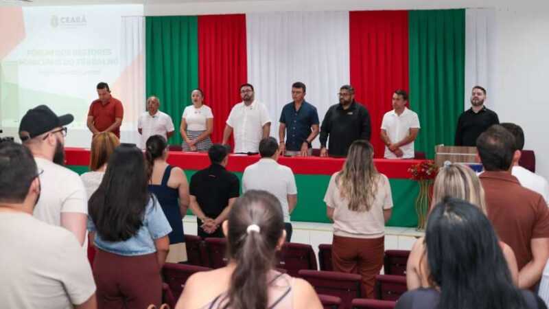 Piquet Carneiro sedia 2ª edição do Fórum de Gestores Municipais do Trabalho