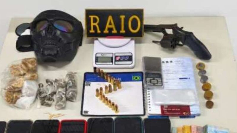 Trio é preso pela PMCE com drogas, arma, munições e aves silvestres em Coreaú