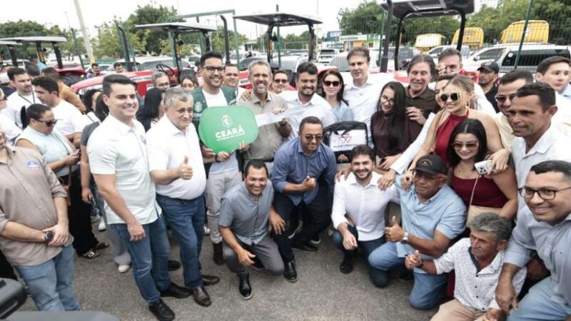 Governo do Ceará fortalece agricultura familiar com entrega de 20 tratores no Cariri