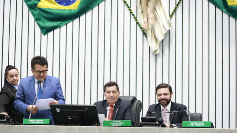 Projetos do Executivo e de deputados iniciam tramitação na Alece nesta terça