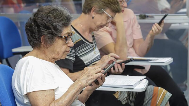 Vereadora propõe oficinas gratuitas de informática para idosos em Paranavaí