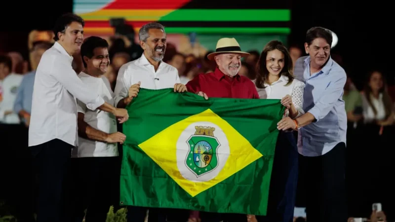 Aqui é o time da entrega, lá é o time da intriga’, diz Elmano, em ato do PT, ao lado de Lula