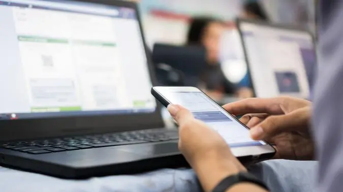 Estagiários e trainees: Quando a bolsa-auxílio obriga o estudante a declarar o IR?